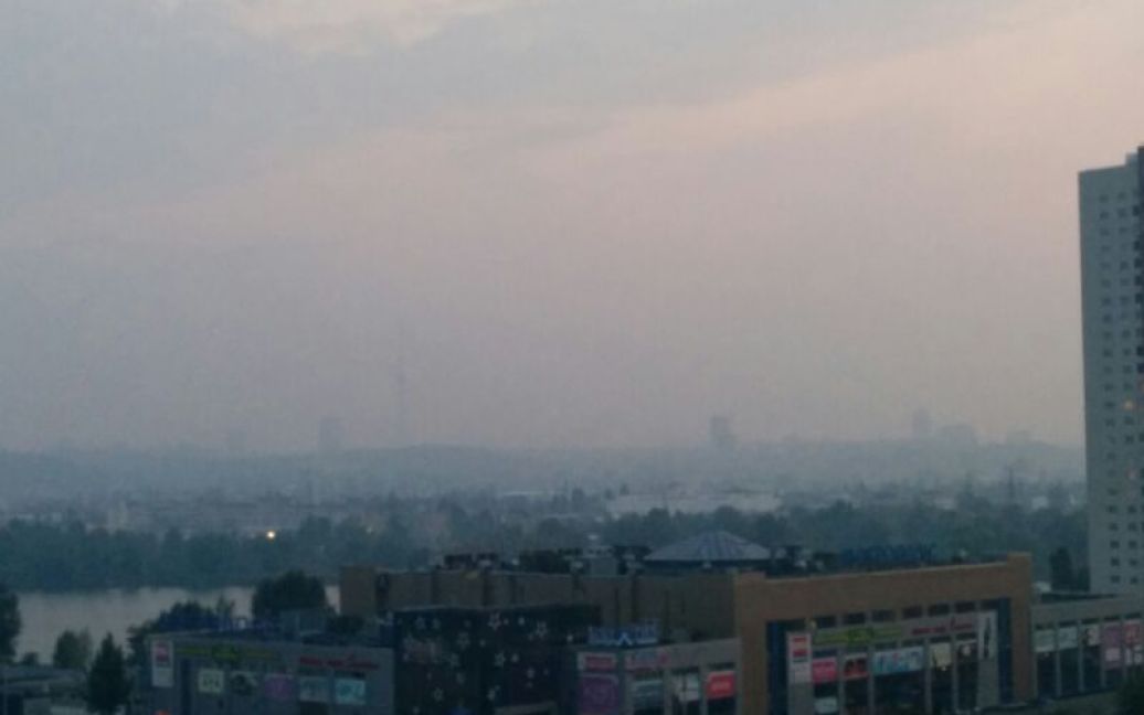 До вечора дим з&#039;явився по всьому місту / © ТСН.ua