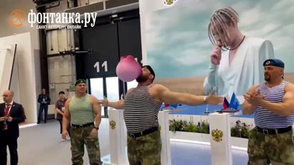 “Друга армія світу” у дивний спосіб демонструвала “могутність” на економічному форумі в Петербурзі