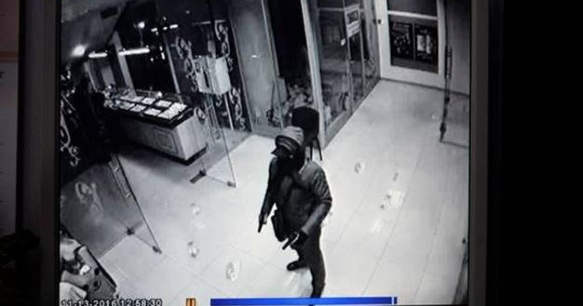 В Киеве дерзко ограбили ювелирный отдел ТРЦ
