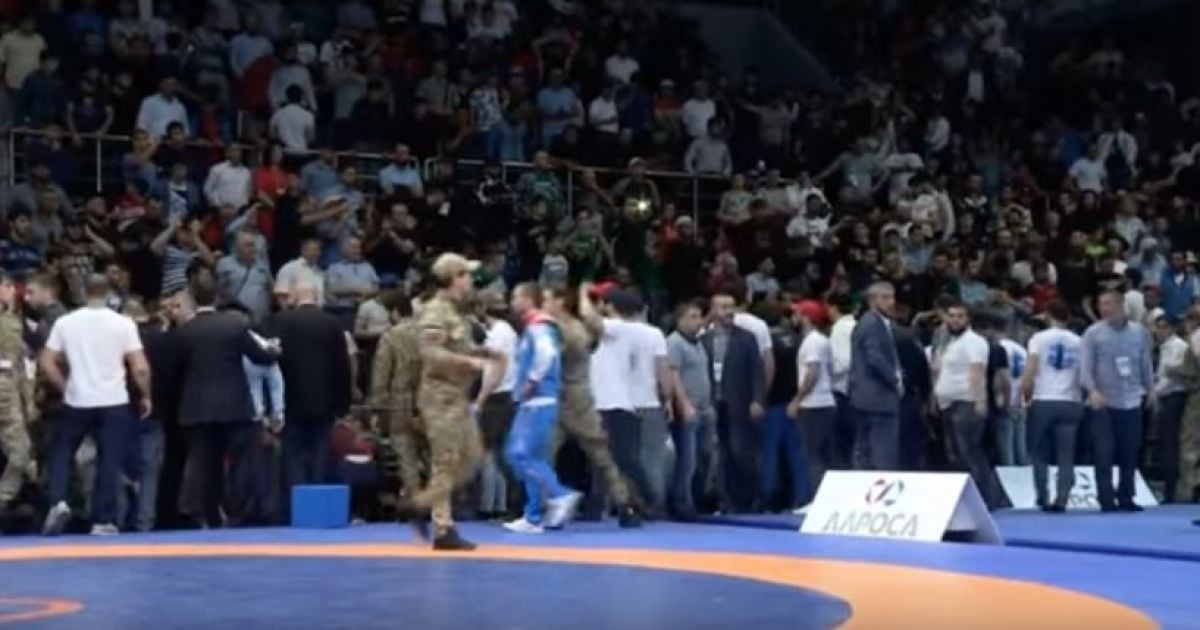 Глядачі влаштували масову бійку на чемпіонаті Росії з вільної боротьби