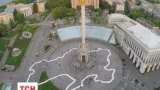 Очертания Украины с 8 тысяч детских рисунков выложили на Майдане Независимости