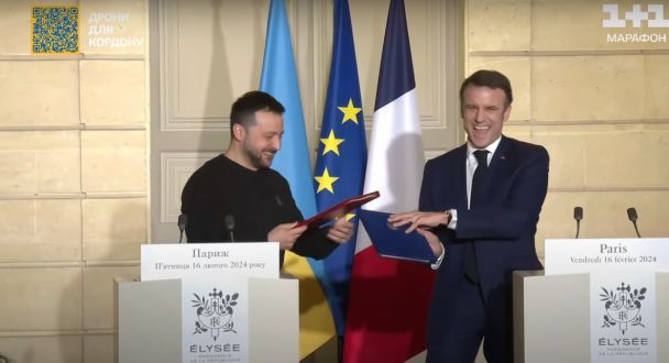 Президент України Володимир Зеленський і французький лідер Еммануель Макрон / © скриншот з відео