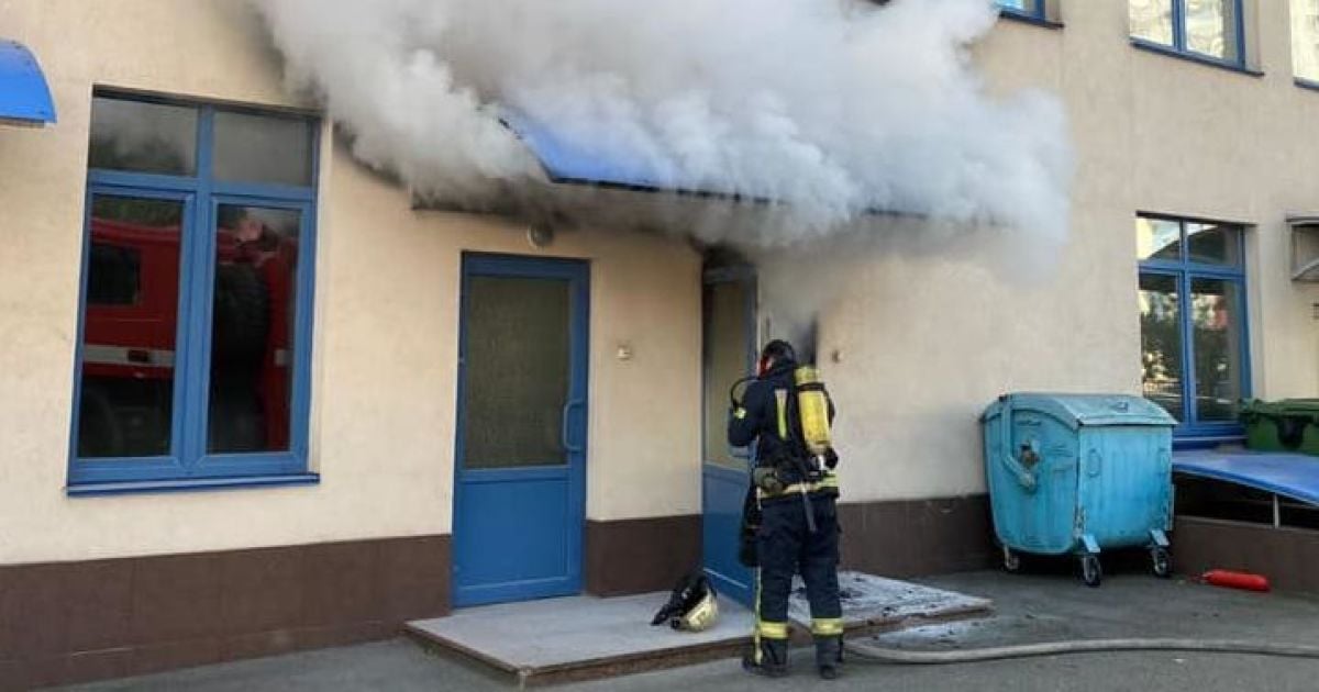 Пожежу в київській гімназії ліквідовано: було евакуйовано 1500 дітей