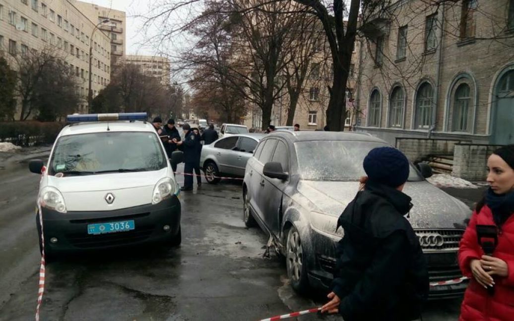 Машина взорвалась возле Соломенского суда в Киеве / © facebook.com/igor.lutsenko