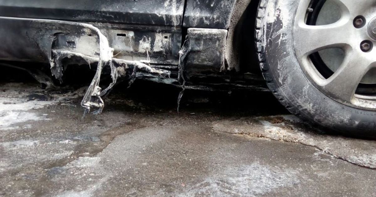 Машина взорвалась возле Соломенского суда в Киеве / © facebook.com/igor.lutsenko