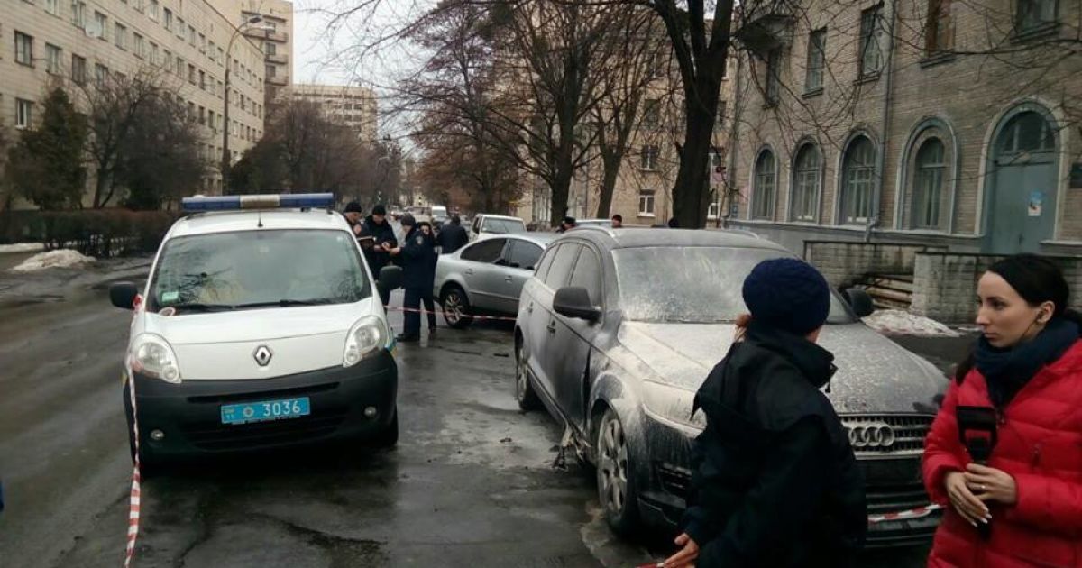 Машина взорвалась возле Соломенского суда в Киеве / © facebook.com/igor.lutsenko