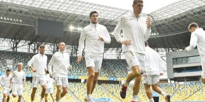 У білій формі та після дощу: збірна України провела відкрите тренування у Львові