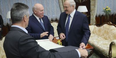 Посол РФ подарил Лукашенко карту белорусских губерний в составе Российской империи