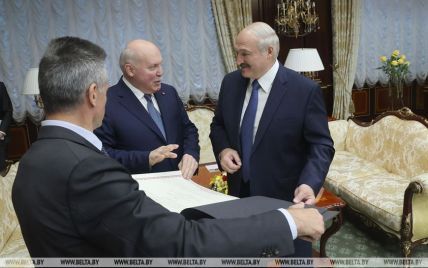 Посол РФ подарил Лукашенко карту белорусских губерний в составе Российской империи