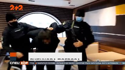 Переполох в Одессе: утром мужчина ворвался в ресторан быстрого питания и пообещал всех подорвать