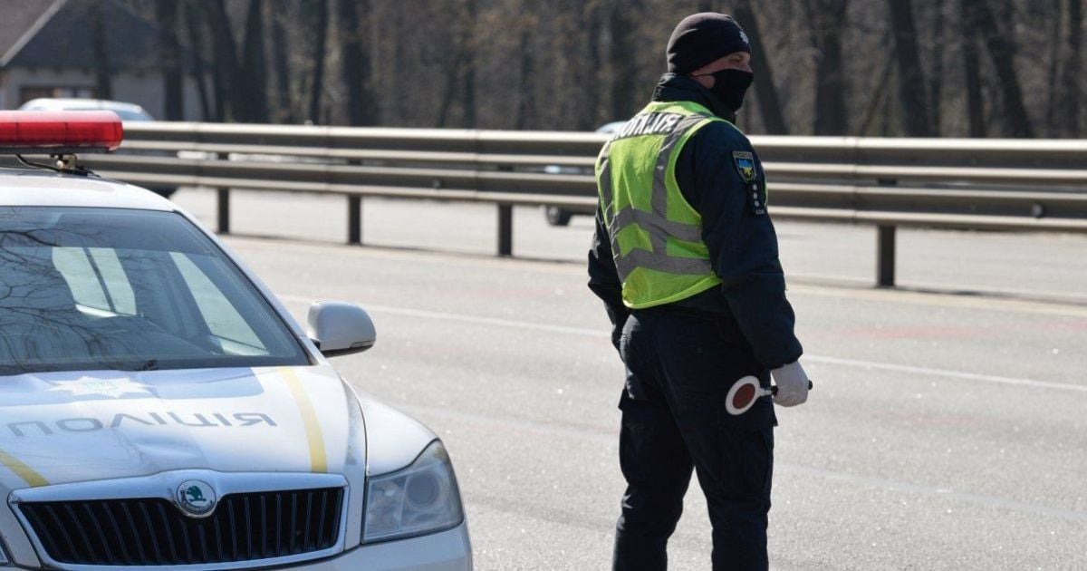 В Одеській області чоловік побив правоохоронця через зауваження про відсутність маски