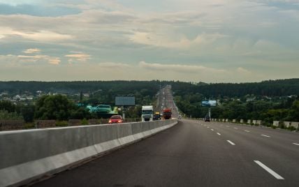 В Украине предложили запретить строить левые повороты на скоростных трассах