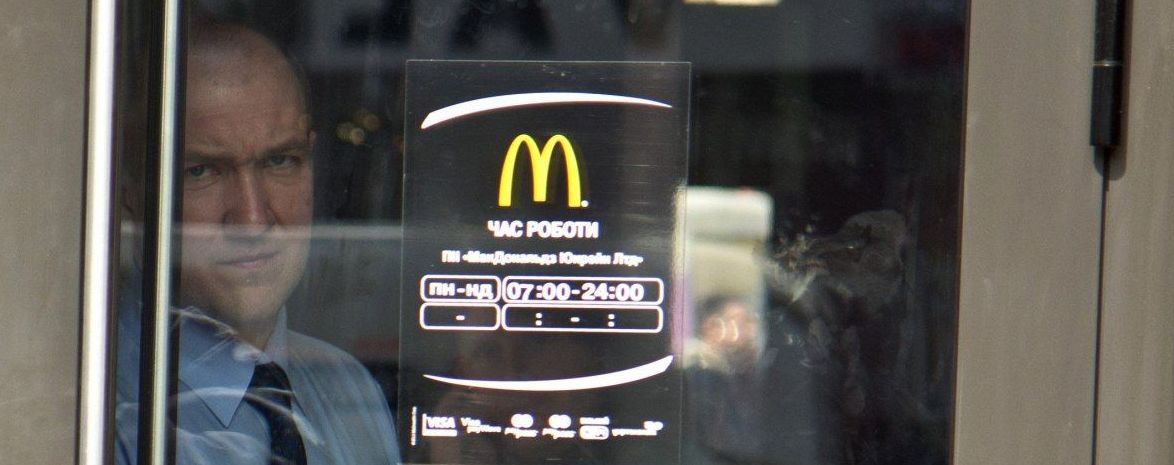 Термінали McDonald's в Україні не "спілкуються" російською: розповідаємо подробиці "скандалу"
