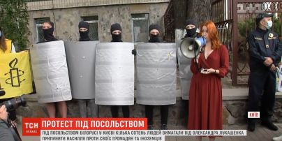 Біля посольства Білорусі в Києві кілька сотень людей влаштували мітинг
