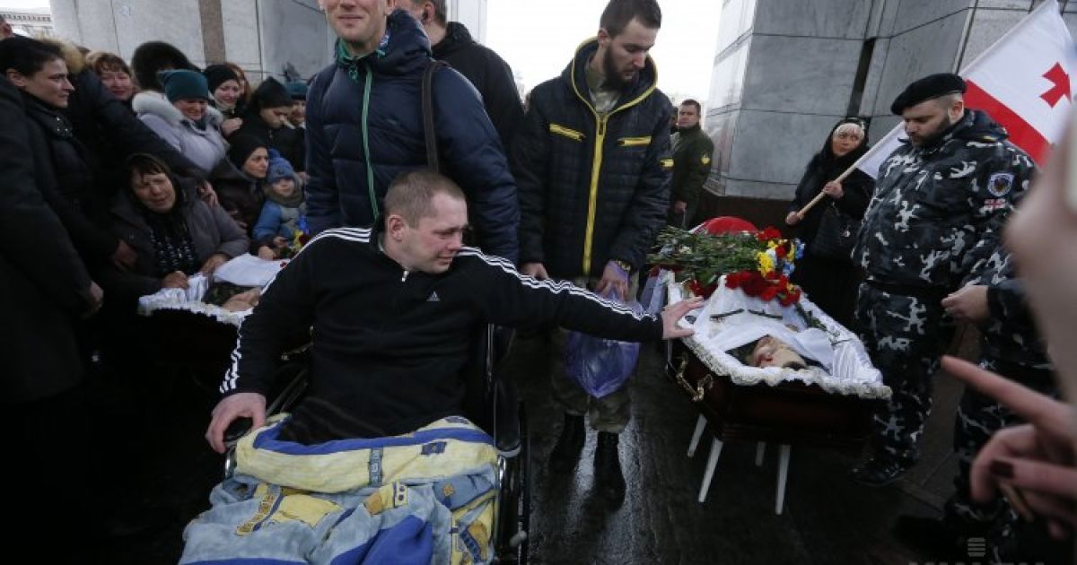 На Майдані Незалежності попрощалися з мужніми бійцями "Айдару". / © УНІАН