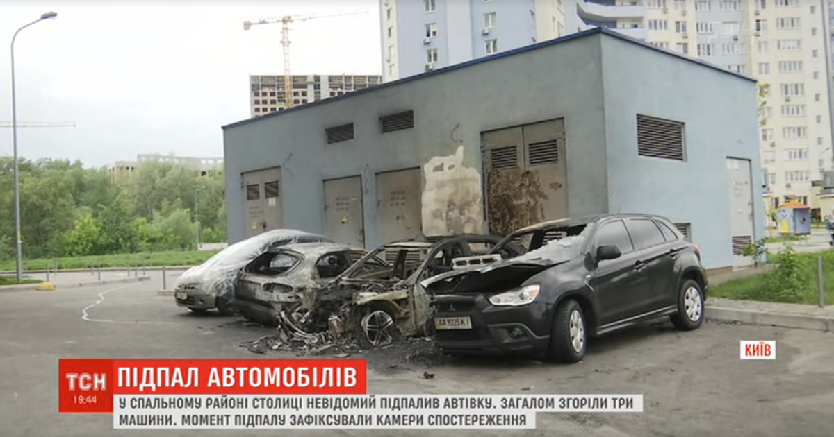 В столице дотла сгорело пять автомобилей