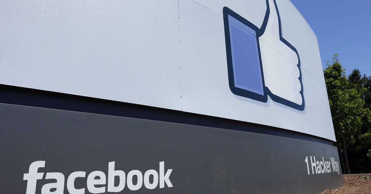 СБУ не прослуховувала Зеленського, масштабний збій у роботі Facebook. П'ять новин, які ви могли проспати