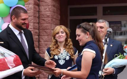 "Государство работает ради людей": Алексей Савченко вручил сертификаты на жилье для детей-сирот