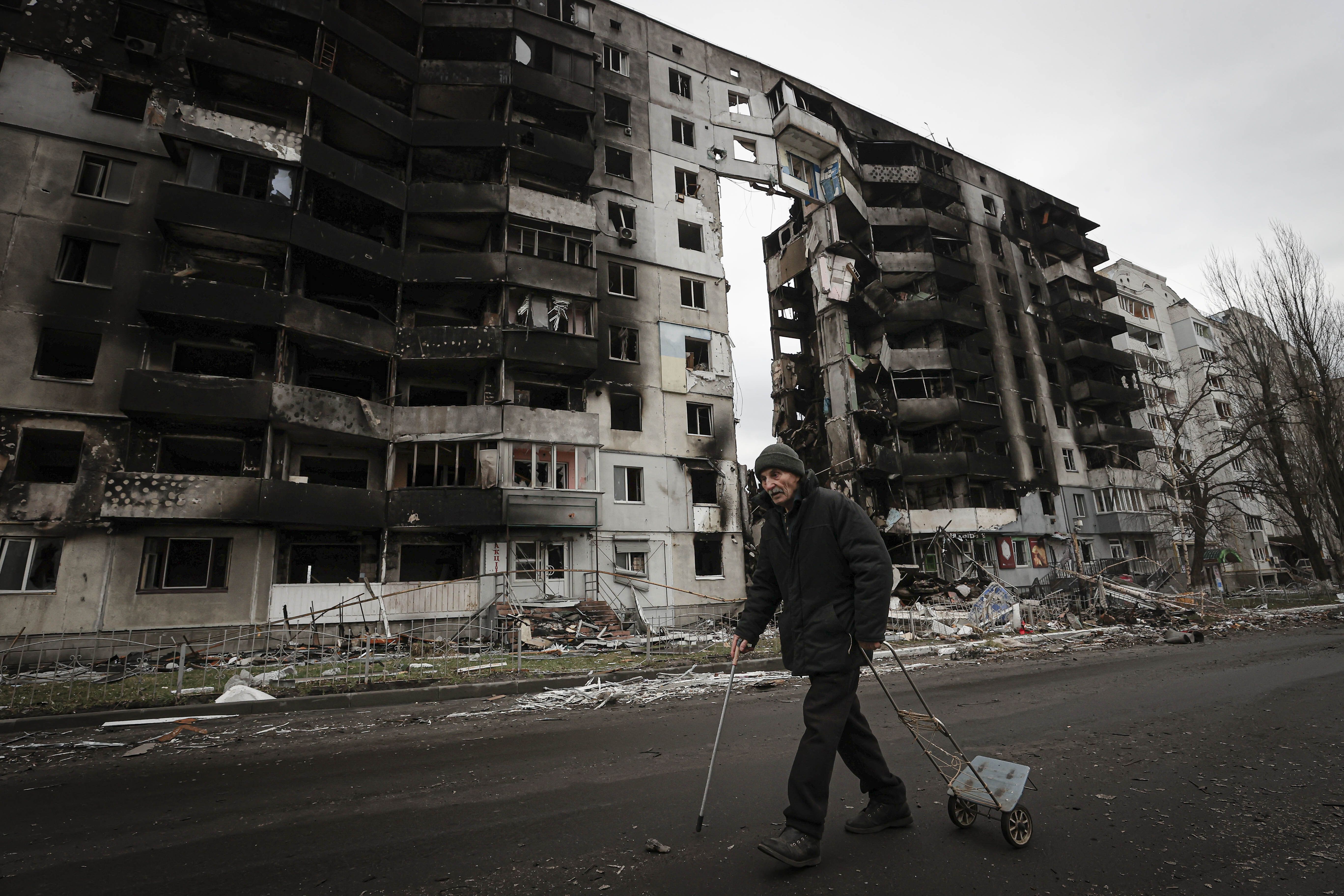 Будинок після обстрілу окупантів / © gettyimages.com