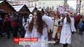 З колядками та дзвонами Львовом пройшла традиційна хода з десятками Вифлеємських зірок