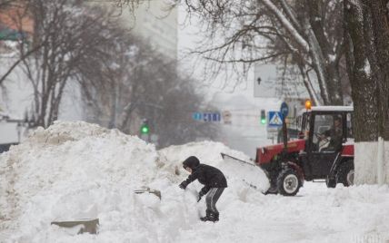 Кличко доручив комунальникам прибрати столицю від снігу до завтра