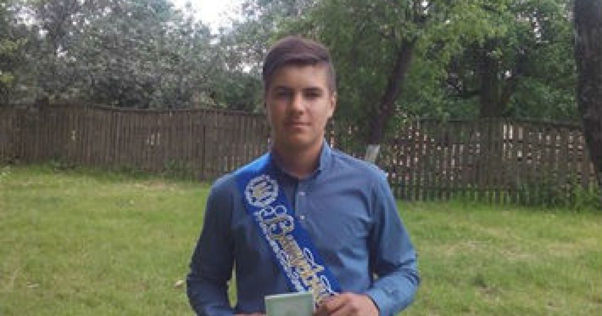 В срочной операции на мозге нуждается 16-летний Ярослав