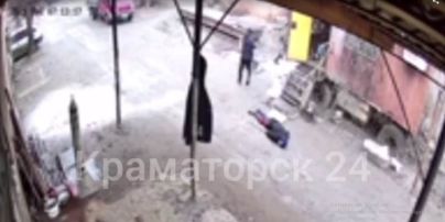 Стріляв з автомата в упор: у Слов'янську грабіжник, тікаючи з місця злочину, поцілив у чоловіка (відео 18+)
