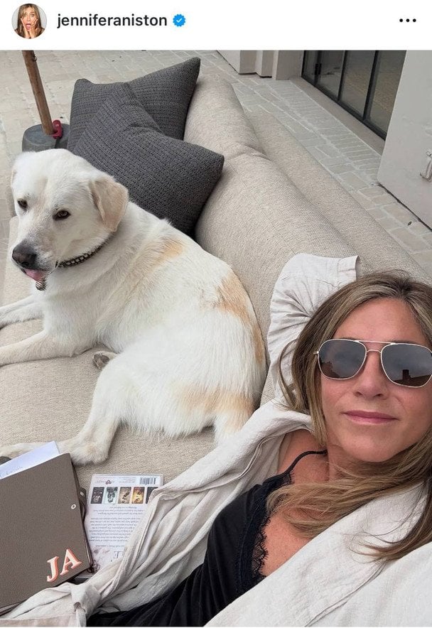 Дженнифер Энистон и ее собака / © Instagram Дженнифер Энистон
