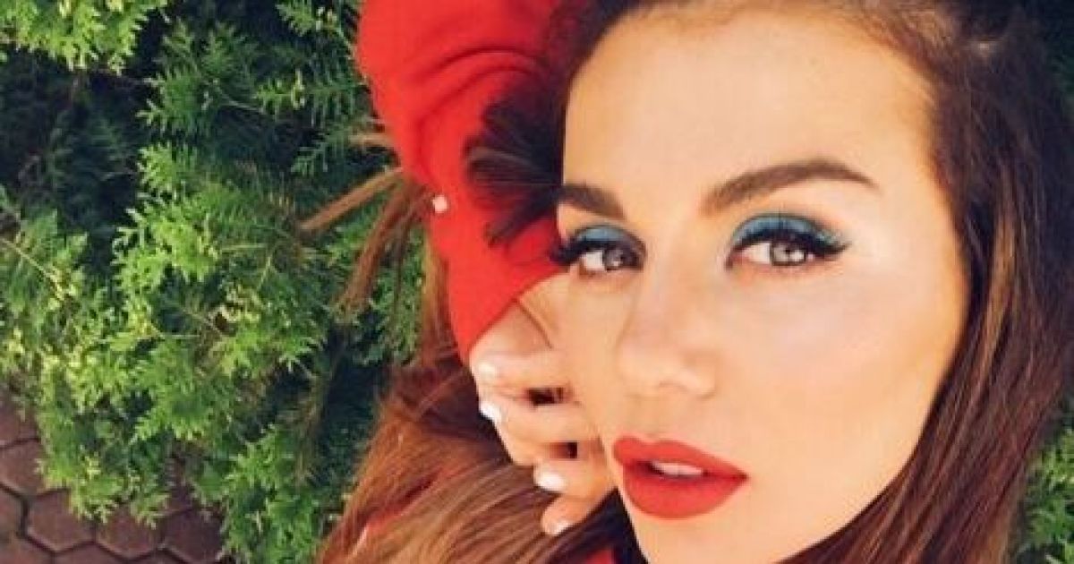 Багатодітна мама Анна Сєдокова показала апетитну фігуру у купальнику