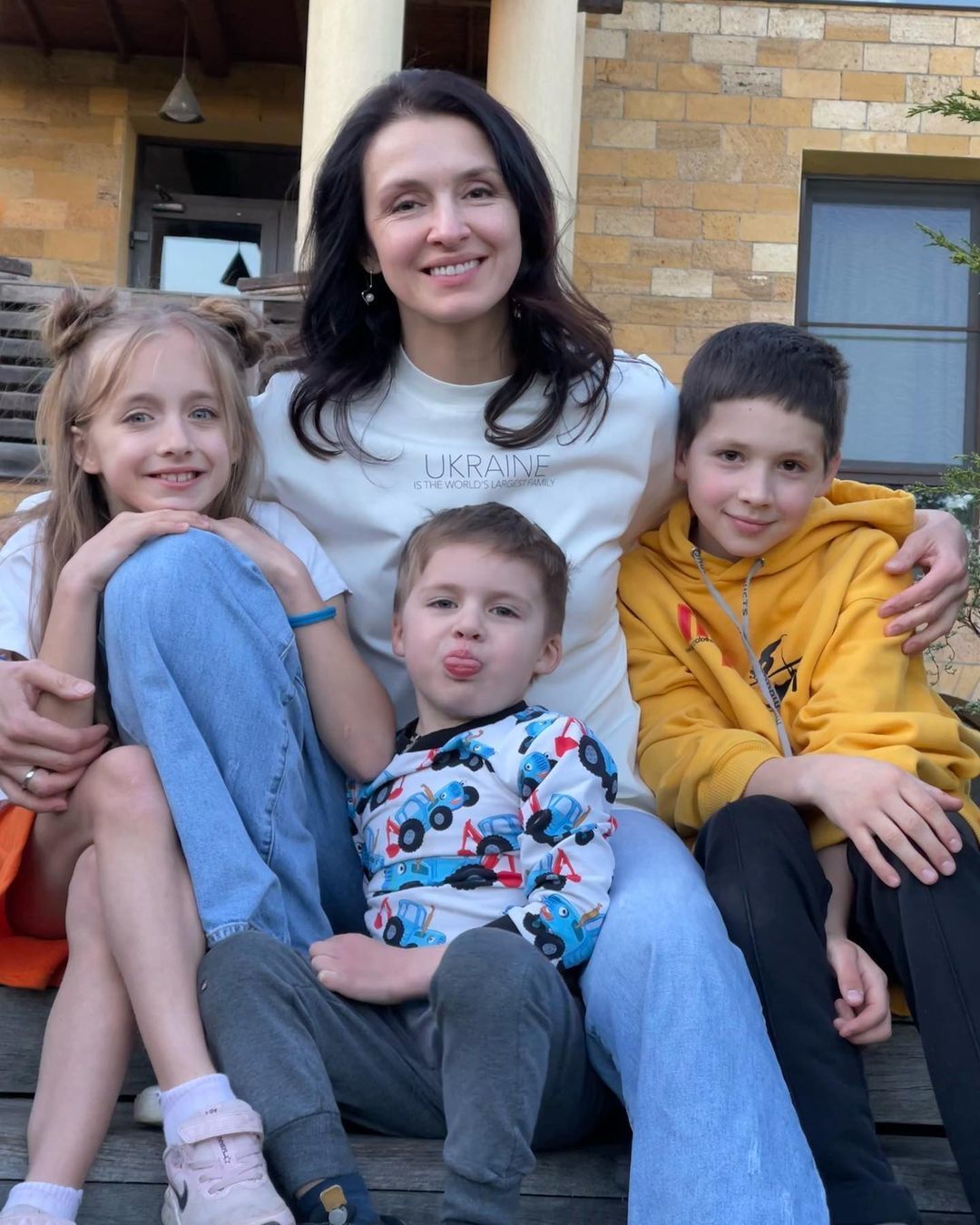 Валентина Хамайко с детьми / © пресс-служба канала
