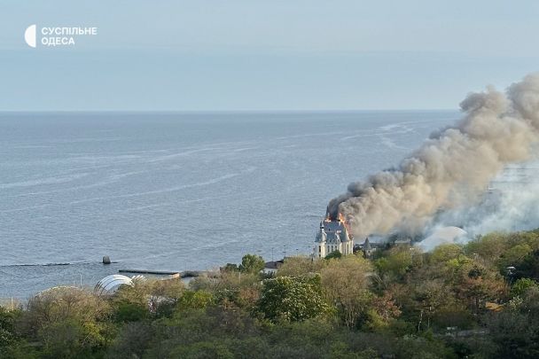 "Замок Гаррі Поттера" в Одесі, куди влучила російська ракета / © Суспільне