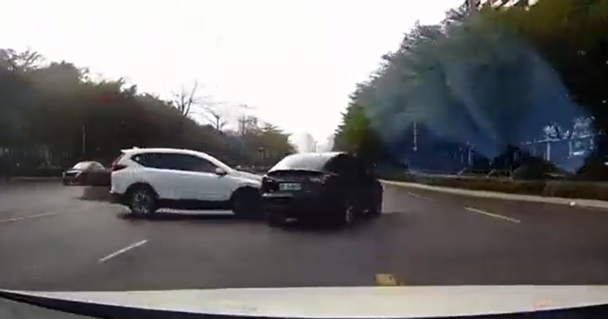 Мережу сколихнуло відео, як Tesla Model Y майстерно уникла зіткнення на швидкості 100 км/год