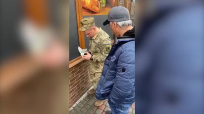 Руслану Рябошапке вручили повестку в военкомат