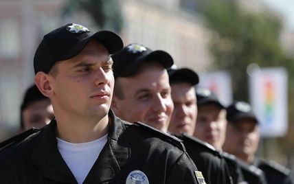 У Києві поліцейський, ризикуючи життям, врятував родину з вогню