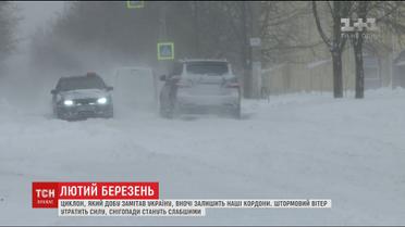 Синоптики розповіли, коли в Україні припиняться снігопади