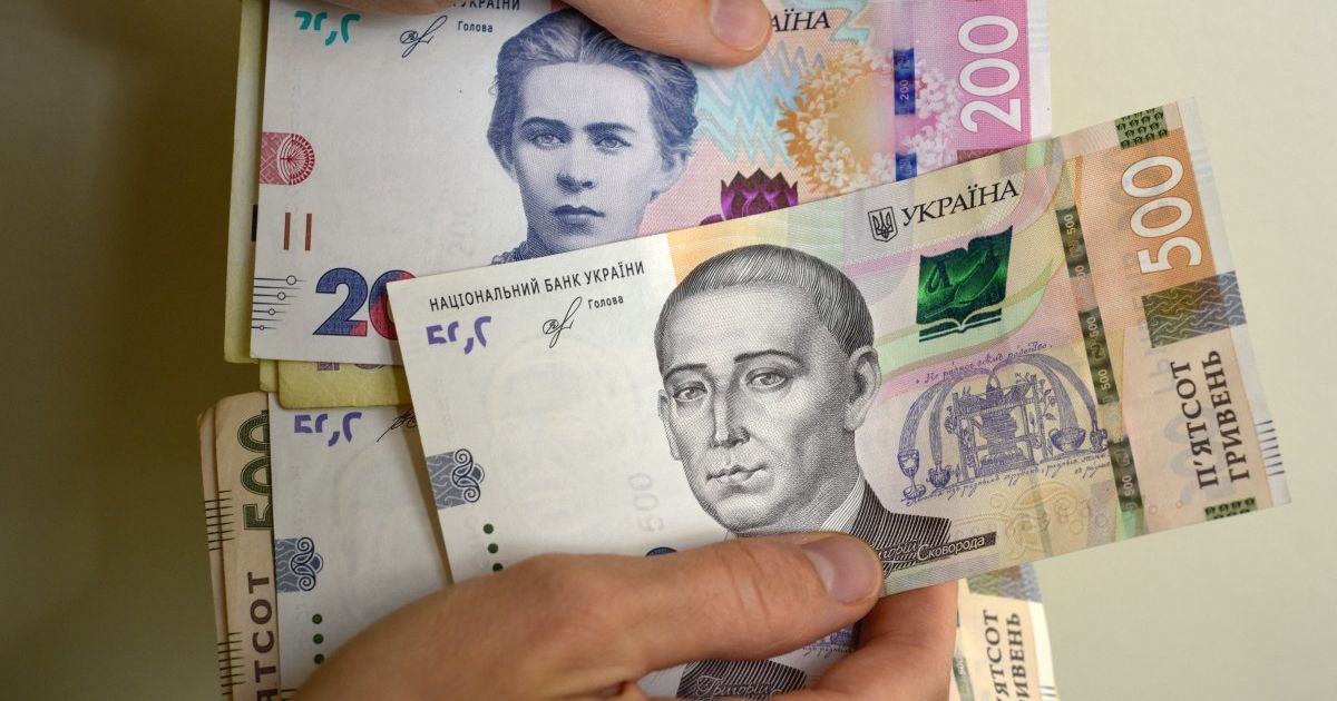 У МОЗ повідомили, що зарплата лікарів у 2022 році буде "ринковою": названо суми