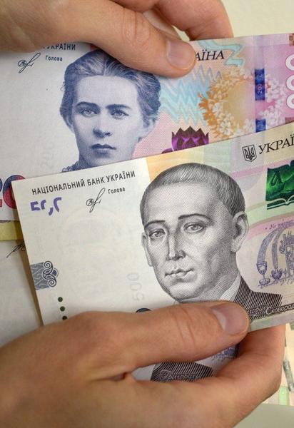 Українці стали отримувати більше