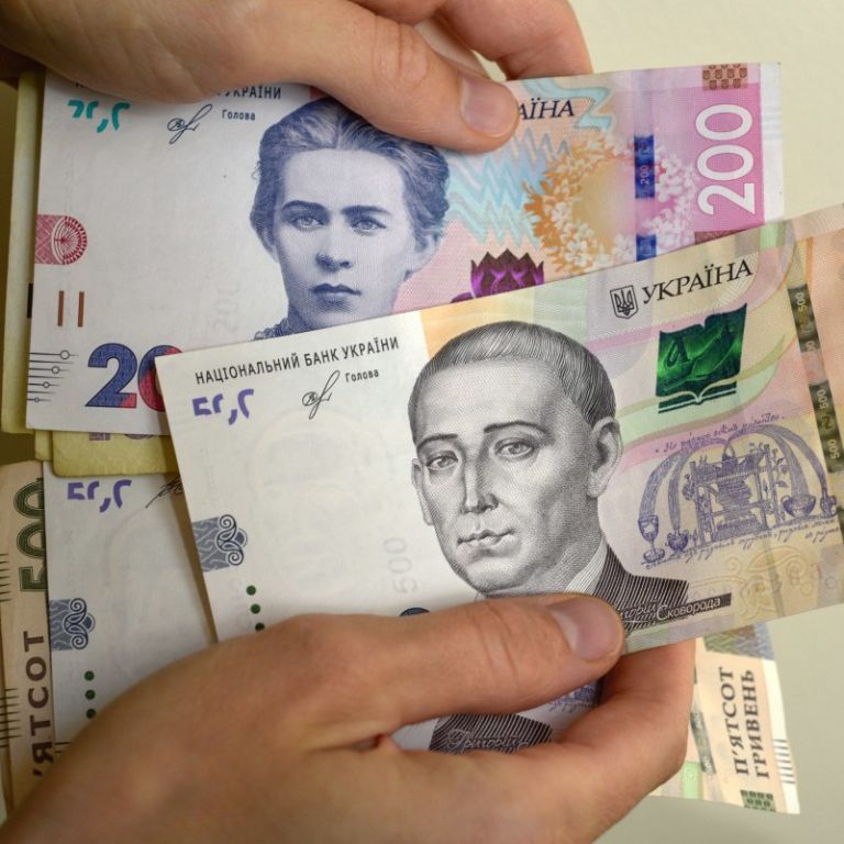 Поміняли старі купюри: у Житомирській області "соцпрацівники" видурили у дідуся майже 90 тисяч грн