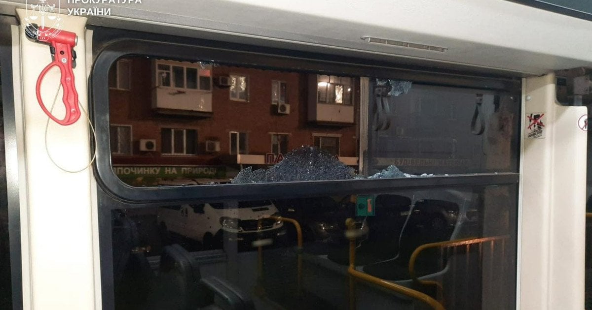 У Кривому Розі юнак стріляв у 16-річну дівчину в маршрутці