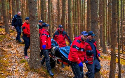 На Прикарпатті грибники заблукали в лісі, одного знайшли мертвим (фото)