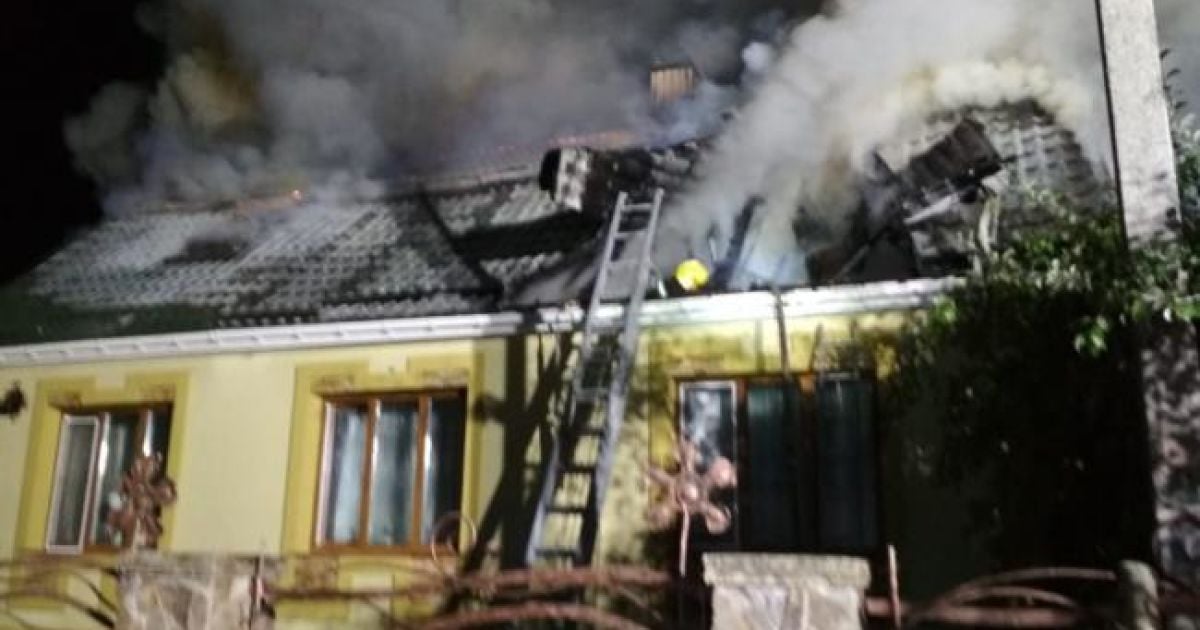 "Почув тріскіт і удар": у Рівненській області закидали "коктейлями Молотова" будинок голови райради
