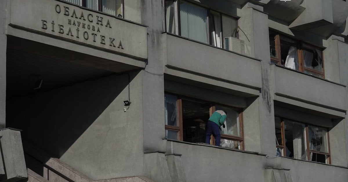 Наслідки обстрілу центру Сум
