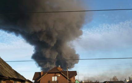 Враг сбросил по меньшей мере 6 ракет в район военного аэродрома в Василькове: полиция обнародовала видео