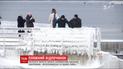 Одесситы наслаждаются пляжным отдыхом, несмотря на морозы