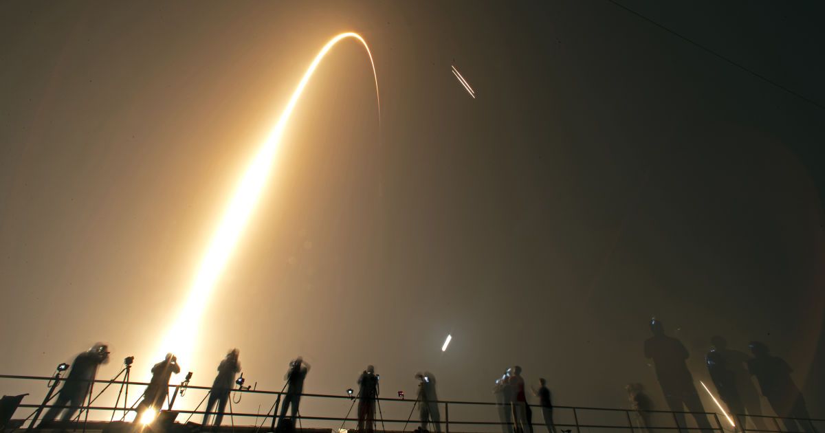 Spacex вперше відправить у космос екіпаж, який повністю складатиметься з туристів