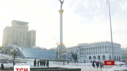 Центр Києва зупинився в заторах, на Хрещатик сходяться молодь і пенсіонери