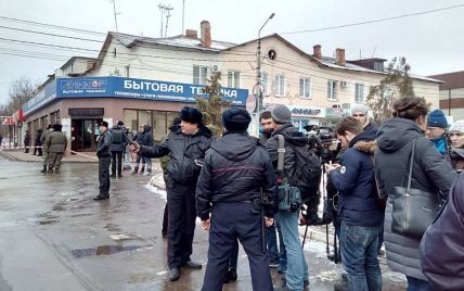 В России из-за оглашения приговора Савченко перекрыли проспект, а суд оцепили правоохранители