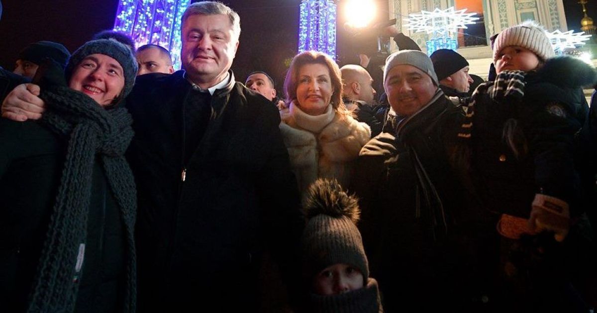 Порошенко приїхав на Софійську площу особисто привітати киян з Новим роком