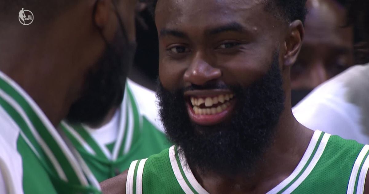 Подарок на Рождество: лидеру клуба НБА выбили зуб прямо во время матча (видео)