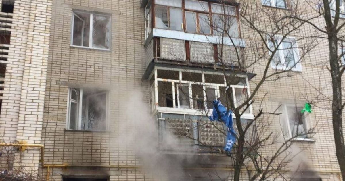 У Сумах стався вибух на першому поверсі житлового будинку: є поранені